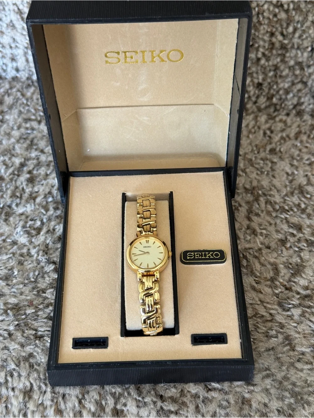 Seiko vintage 90s Women's Gold Link Bracelet Watch with Cream Dial new old stock